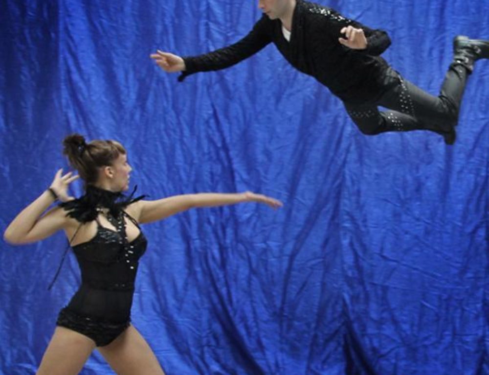 FLYING ILLUSION by THE MAGIC MAN Magician & Illusionist